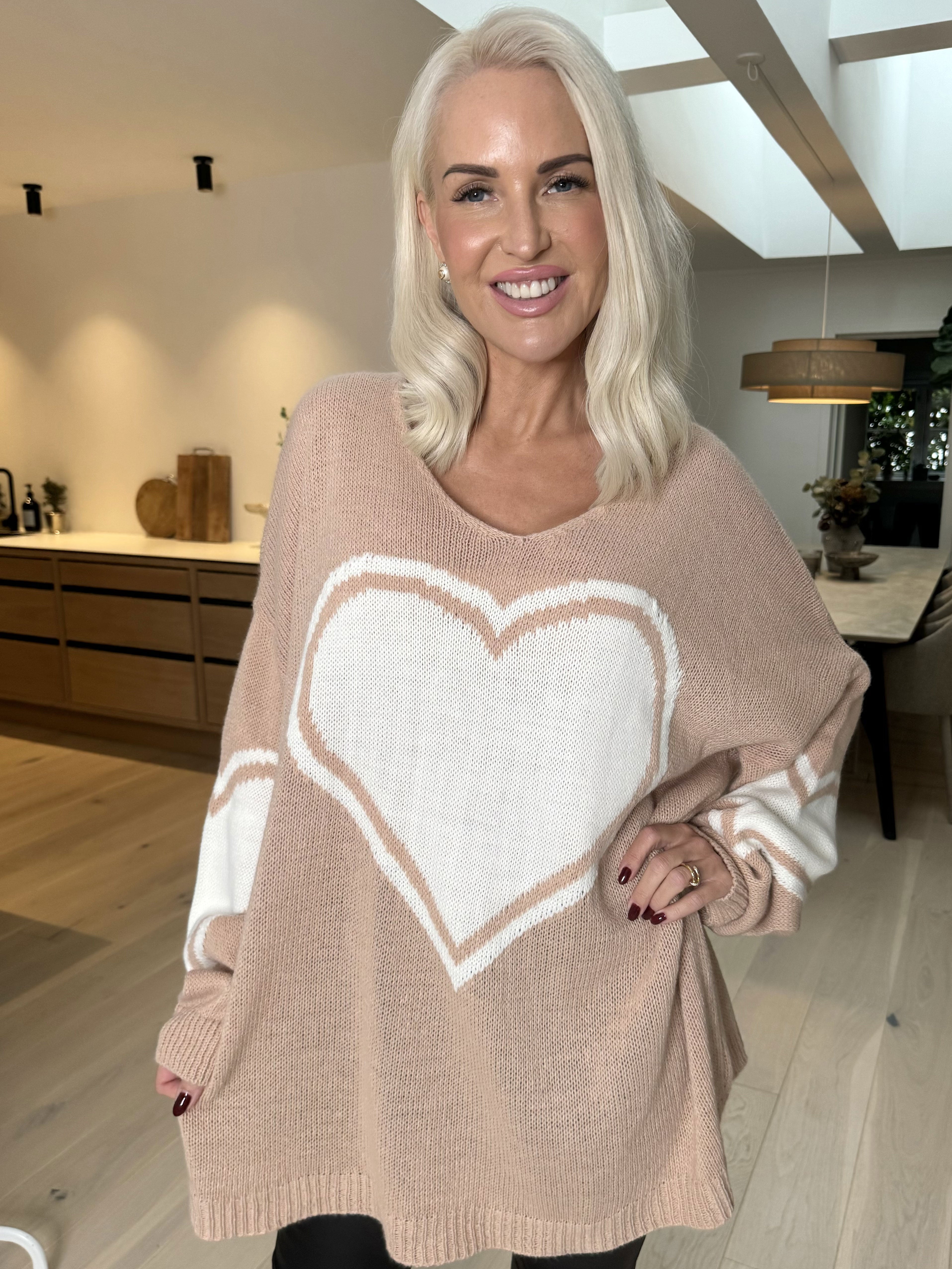 Lorena - Stickad blus med stort hjärta